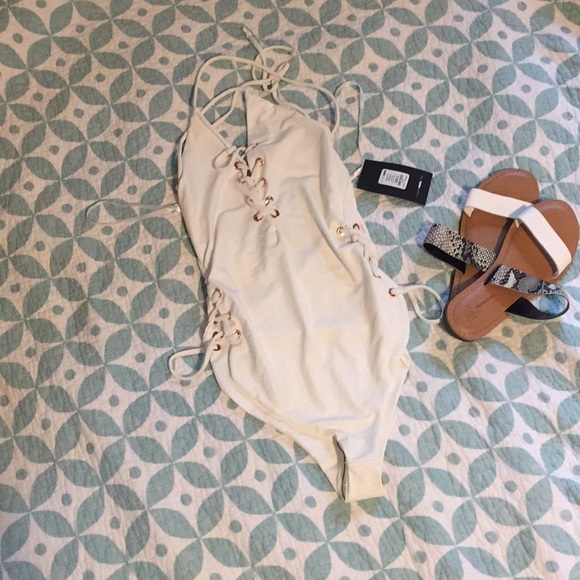 NEW!! Fashion nova Swimsuit sz S - Picture 1 of 3